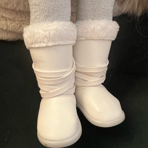 American Girl Leah - Picture 5 of 10